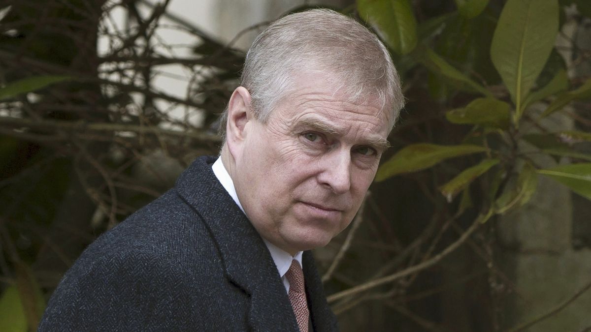 Princ Andrew kvůli sexuálnímu skandálu vrátil vojenské tituly a královské záštity